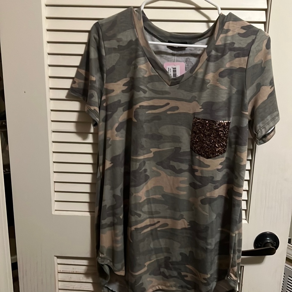 NWT Camo short sleeve shirt